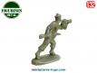 Une figurine en métal d'un Marin français des années 1940 sonnant du clairon au 1/32e